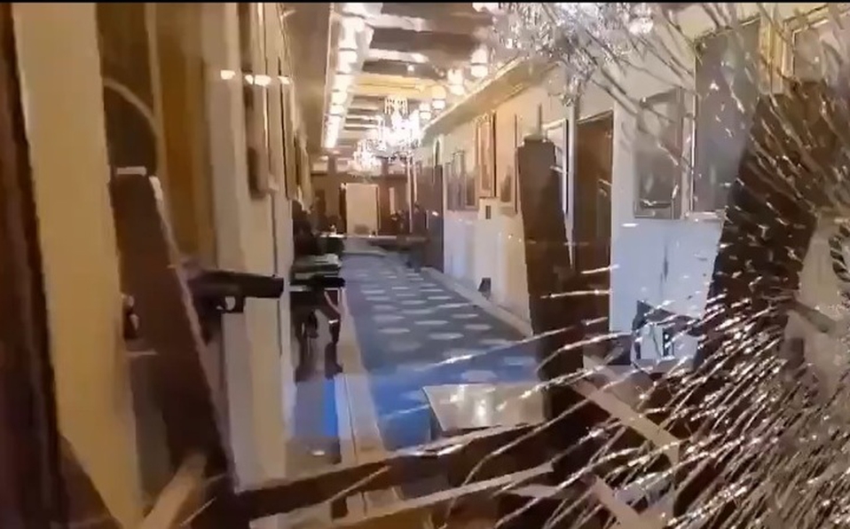 Filtran VIDEO del momento en que un policía DISPARA y MATA a mujer en el Capitolio de EUA