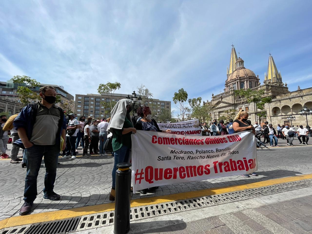 Tiangueros protestan contra “botonazo”