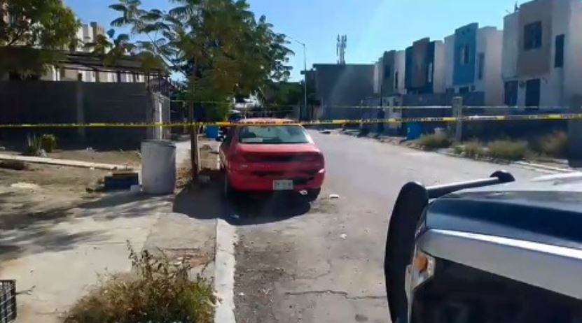 Ejecutan a un hombre y hieren a otro en una casa en Cadereyta
