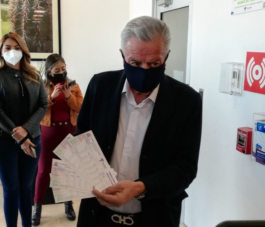 Jorge Zermeño hizo público su pago de impuesto Predial ante los medios de comunicación