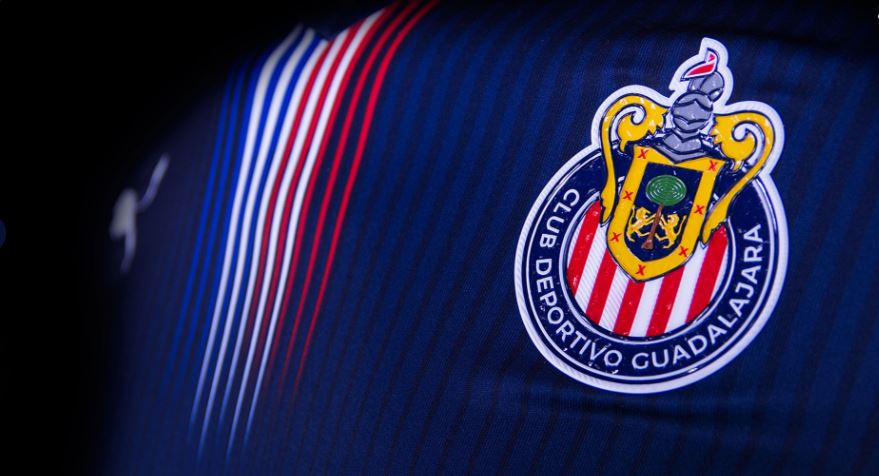 Chivas muestra nuevo uniforme alternativo

 