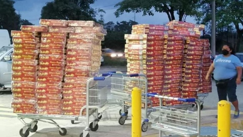 LadyRosca: Mujer compra 300 roscas en supermercado para revenderlas