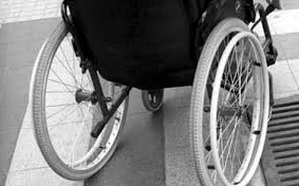 Hombre en silla de ruedas muere al ahogarse con un malvavisco