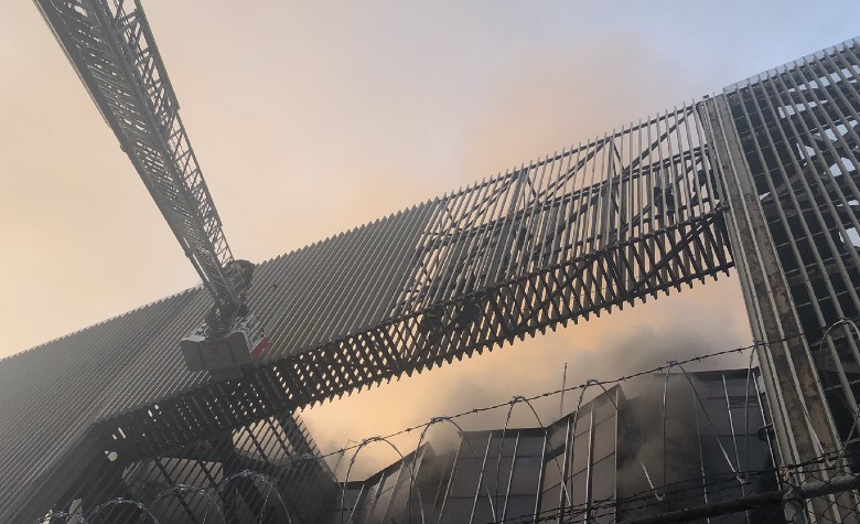 Mujer policía resbala y pierde la vida en el incendio del Metro