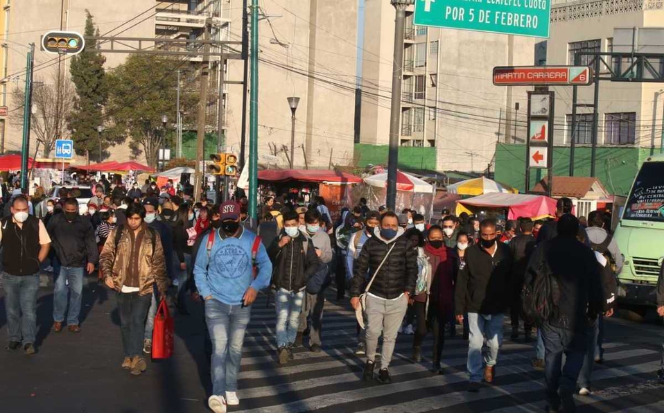 Suspenden servicio en 6 líneas del Metro de la CdMx tras incendio en subestación