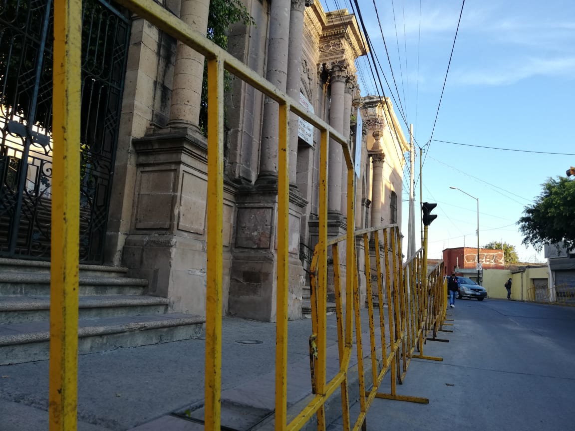 Blindan con vallas Santuario de Guadalupe en día de Los Inditos
 