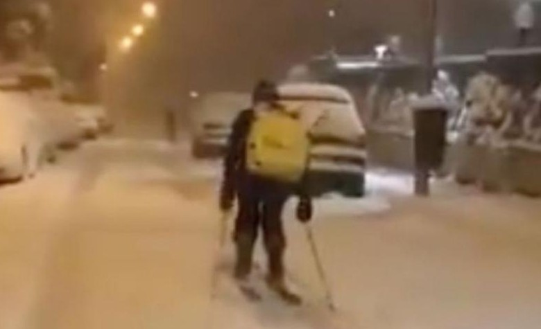 VIRAL: Repartidor entrega pedido esquiando en Madrid