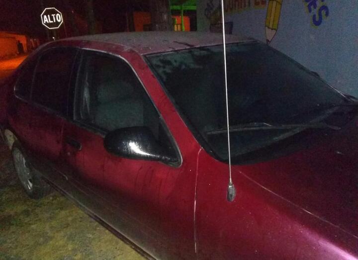Vehículos quedan cubiertos de hielo ante bajas temperaturas en el Área Metropolitana  