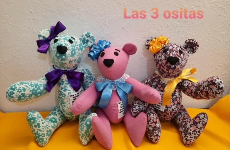 Elaboran osos de peluche con ropa de fallecidos por Covid-19