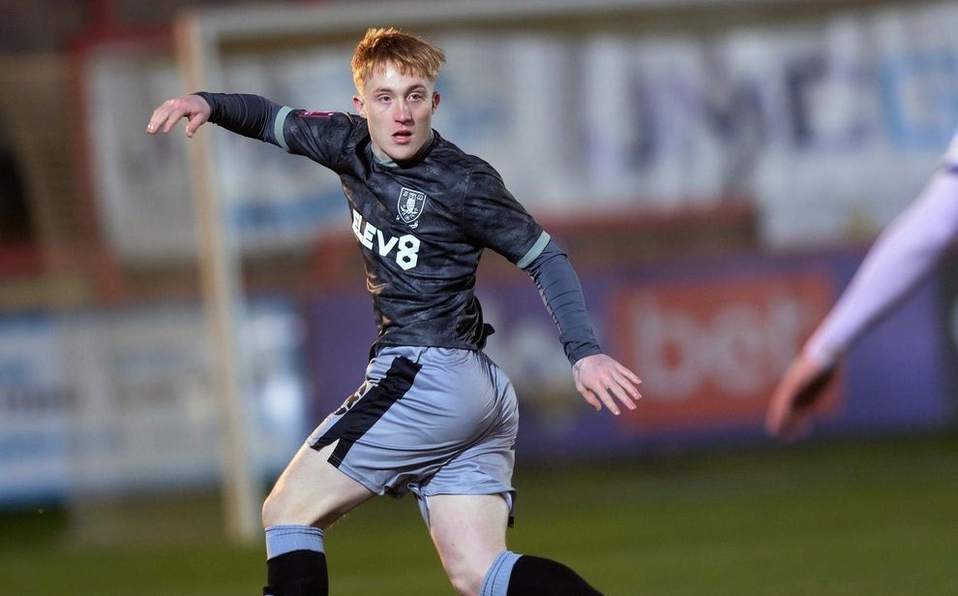 Jugador pasó su infancia en silla de ruedas y debutó en la FA Cup