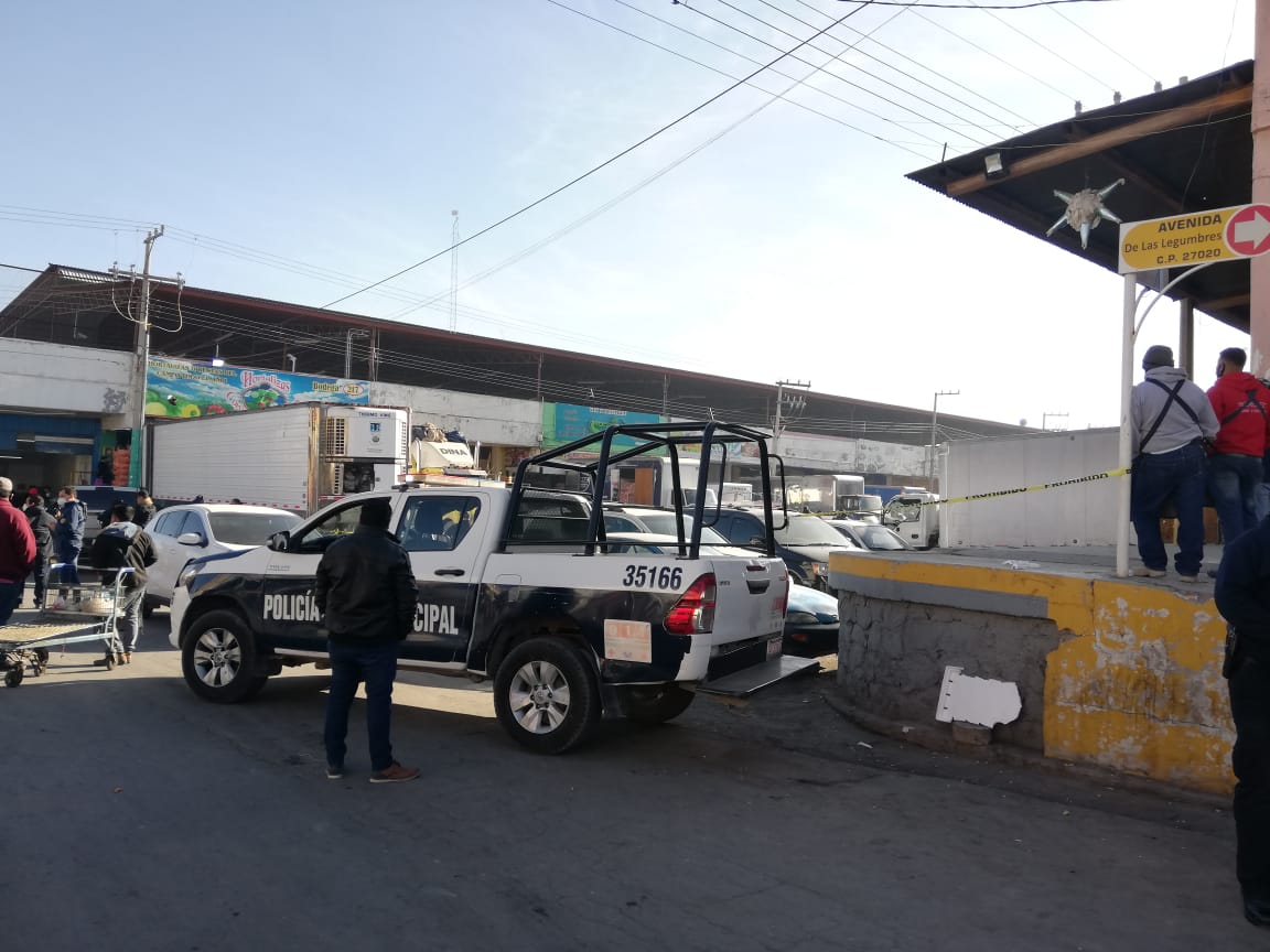 Tras ataque a balazos en Mercado Abastos de Torreón, mujer herida pierde la vida