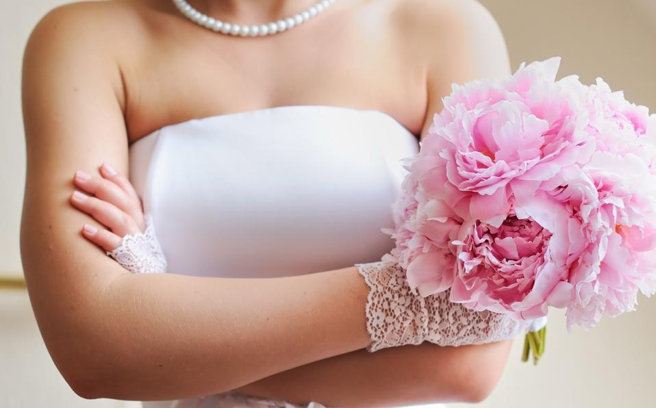 Hombre se fuga con su amante antes de su boda y la novia se casa con uno de los invitados