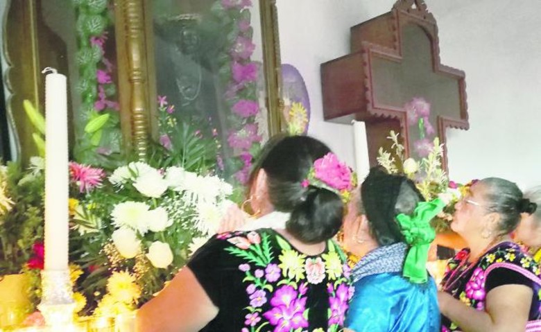 Pese a restricciones, celebran en grande al Cristo Negro en Oaxaca
