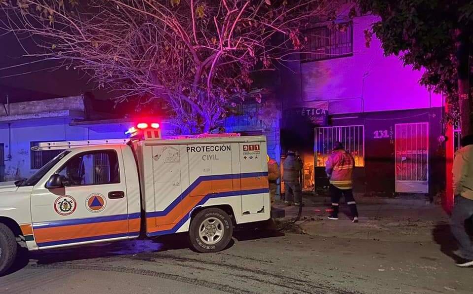 Incendio consume estética en centro de Gómez Palacio
