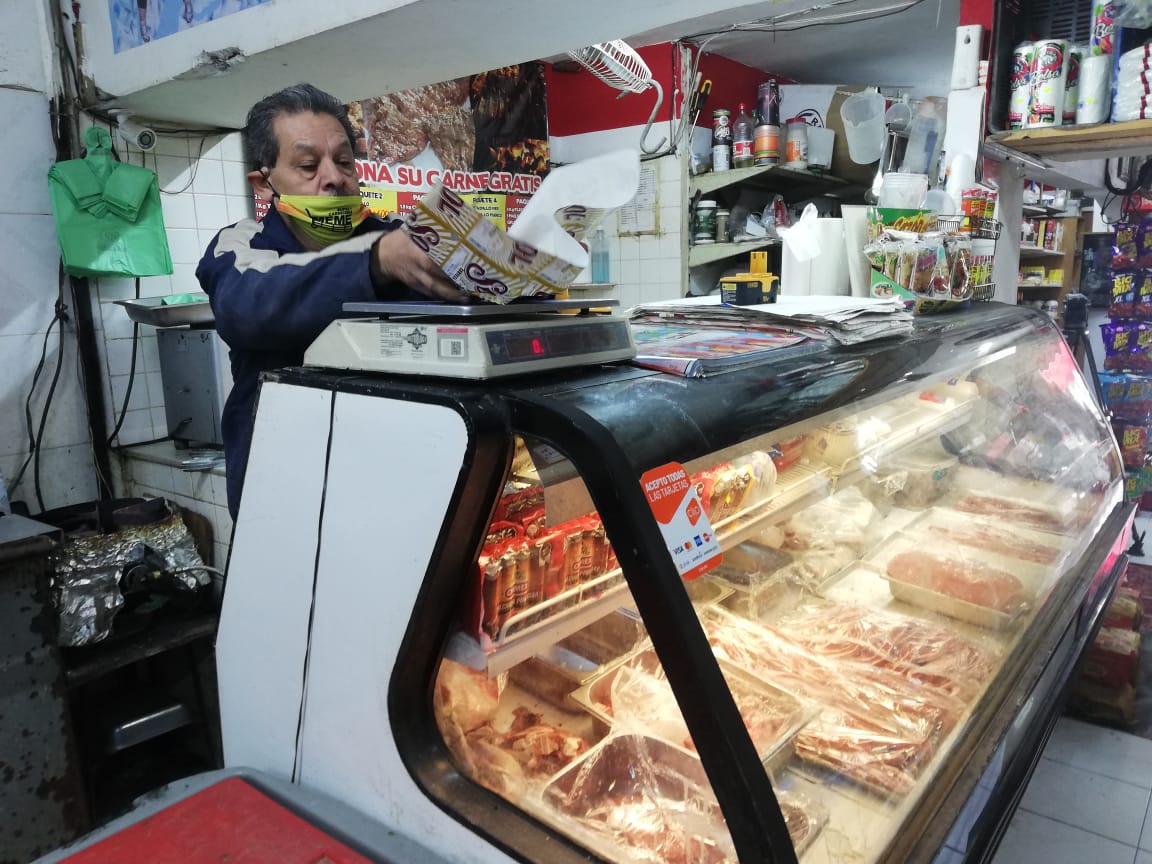 Cierres en domingo por Covid-19 afectan a tiendas de abarrotes