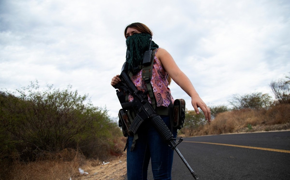 Mujeres toman armas para defenderse del CJNG en Michoacán