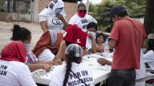 Mujeres toman armas para defenderse del CJNG en Michoacán
