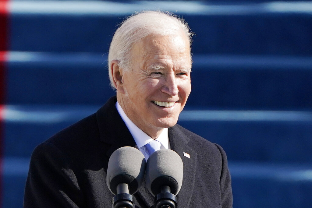 Hoy es día de EU, democracia ha prevalecido: Biden tras asumir presidencia 