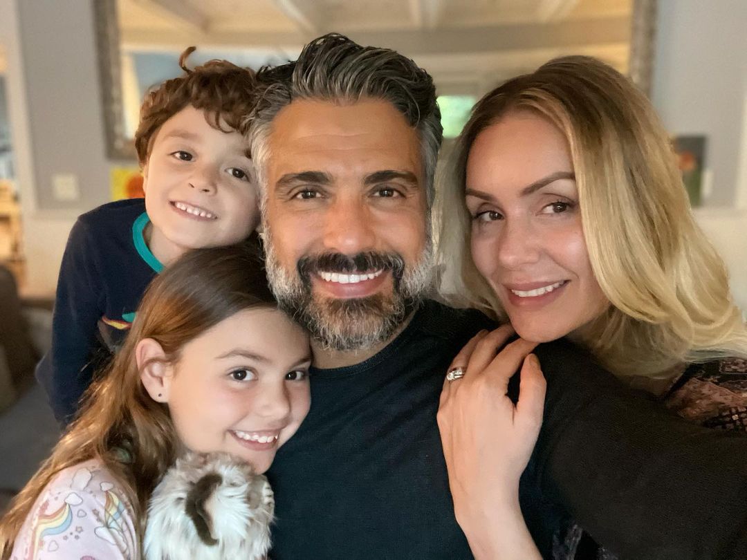 ¿Buscas auto?: Vende Jaime Camil su Camaro porque 'no encaja' con su 'vida familiar'
