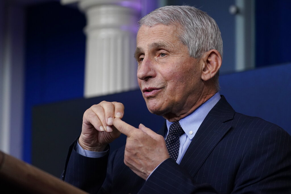 Cepa de covid-19 sudafricana nos preocupa, pero vacuna aún es efectiva: Fauci