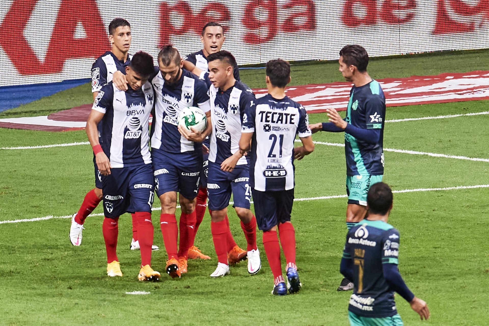 Rayados va por el liderato
