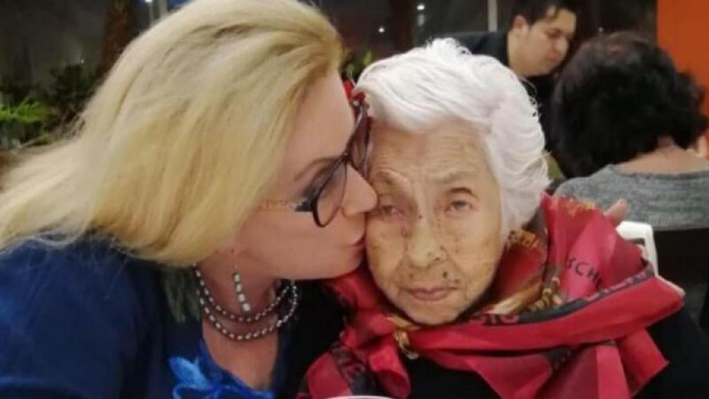 Aseguran que Laura Zapata 'tiene secuestrada a su abuelita'