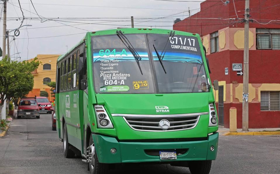 No hay tiempo de sanitizar unidades, revelan choferes de transporte público