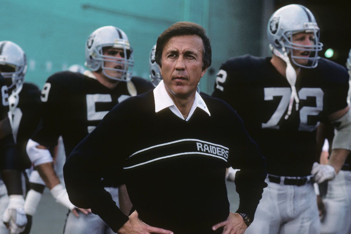 Tom Flores será elegido el sábado al Salón de la Fama NFL 2021