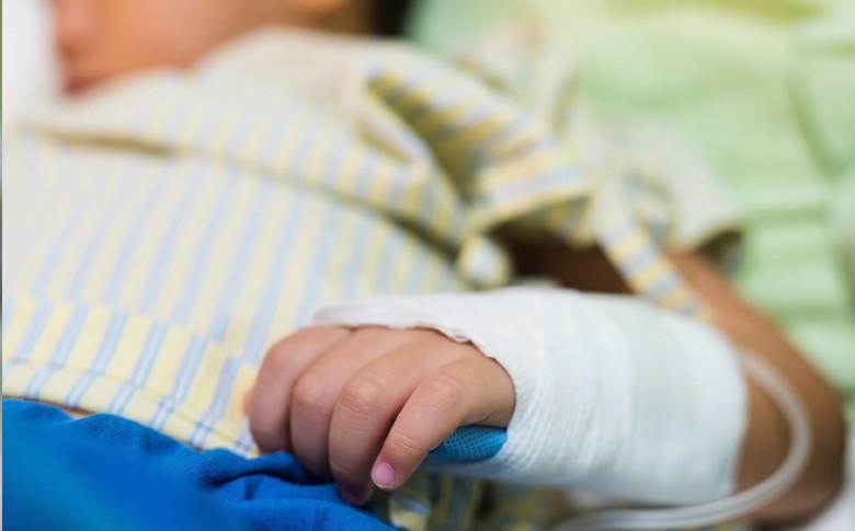 Padres rifan su casa para pagar el tratamiento de cáncer de su hijo
