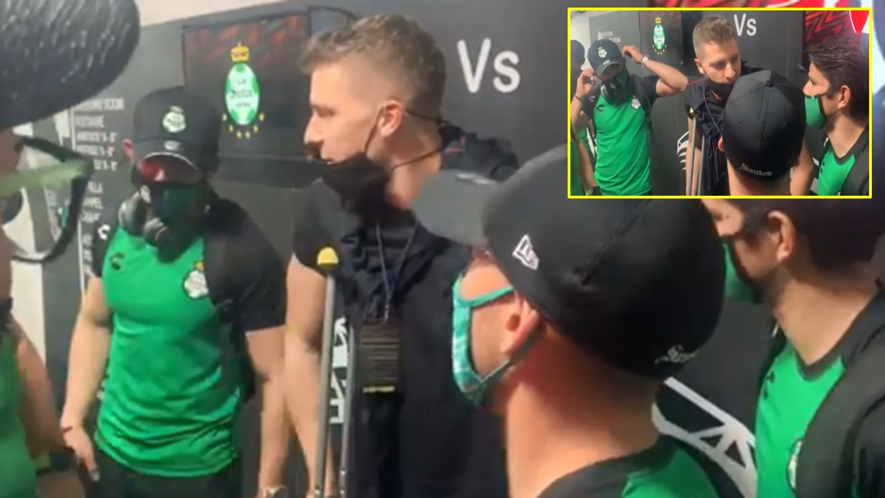 Julio Furch saluda a sus ex compañeros previo al duelo ante Santos