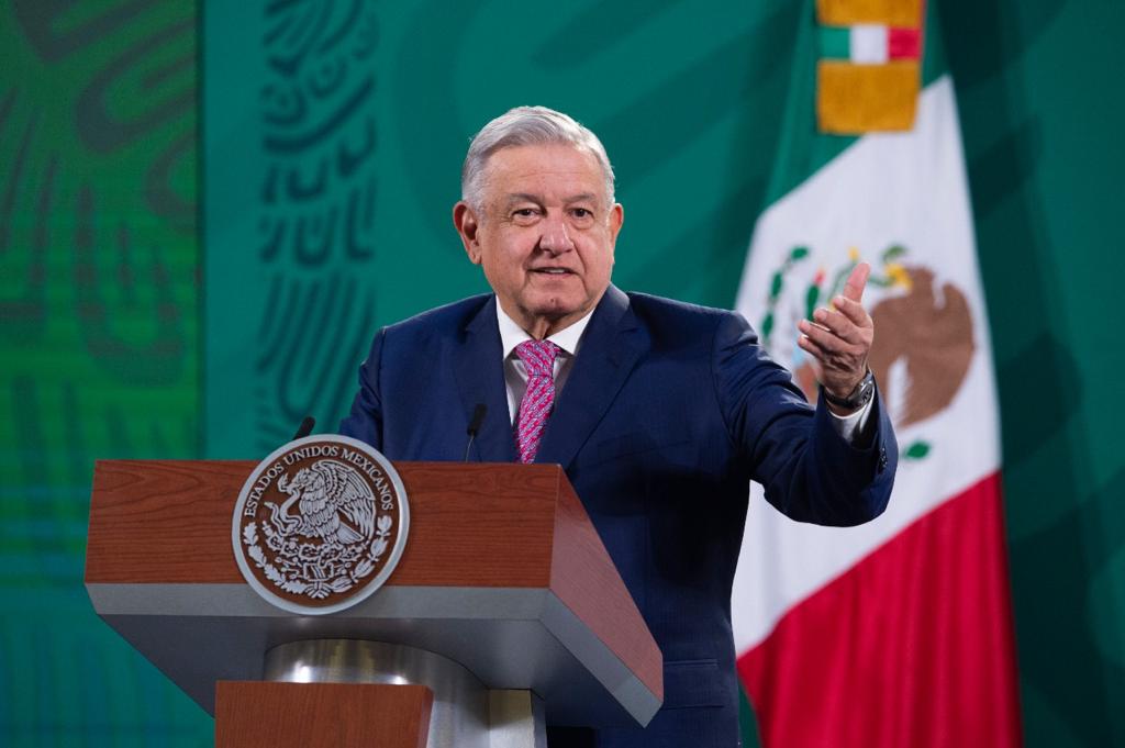 AMLO critica a jefes de estado que se vacunaron para dar el ejemplo; "yo no abusé"