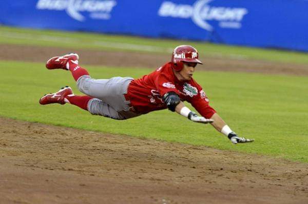 Es motivo de alegría jugar en Sultanes: Carlos Figueroa  