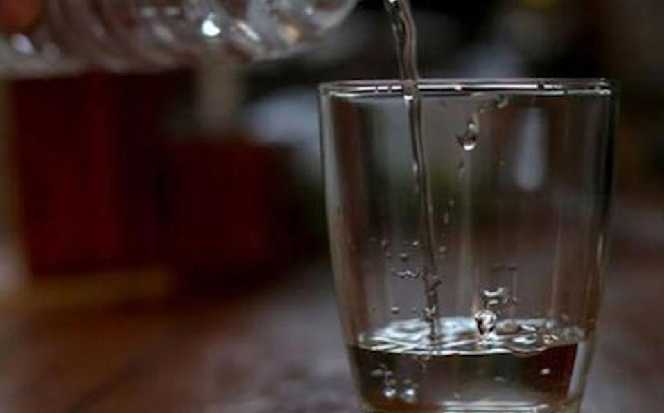 Hombre intenta matar a su jefe mezclando salvia de paciente con covid-19 en sus bebidas