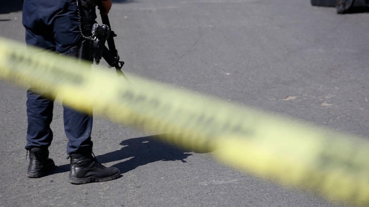 Ataque armado deja dos hombres muertos y una mujer con herida de bala