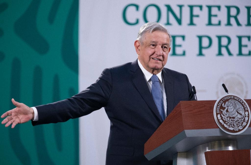 AMLO pide a migrantes no dejarse engañar; cambios en política migratoria de EEUU van a tardar