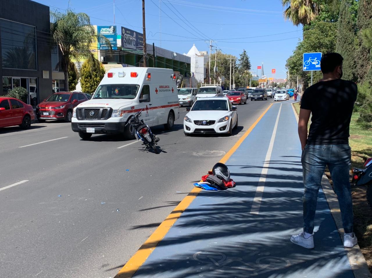 Motociclista protagoniza aparatoso choque en bulevar Domingo Arrieta