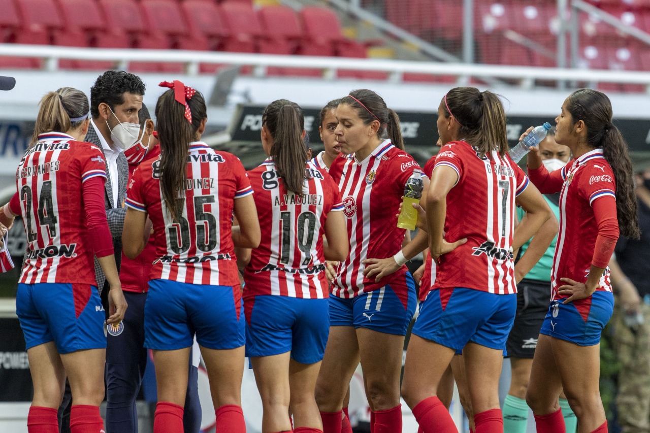 Edgar Mejía, el camaleón al mando de Chivas femenil
