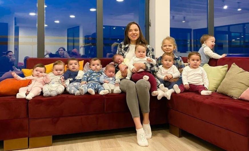Joven de 23 años es madre de 11 hijos; quiere llegar a 100 para ser la familia más grande del mundo
