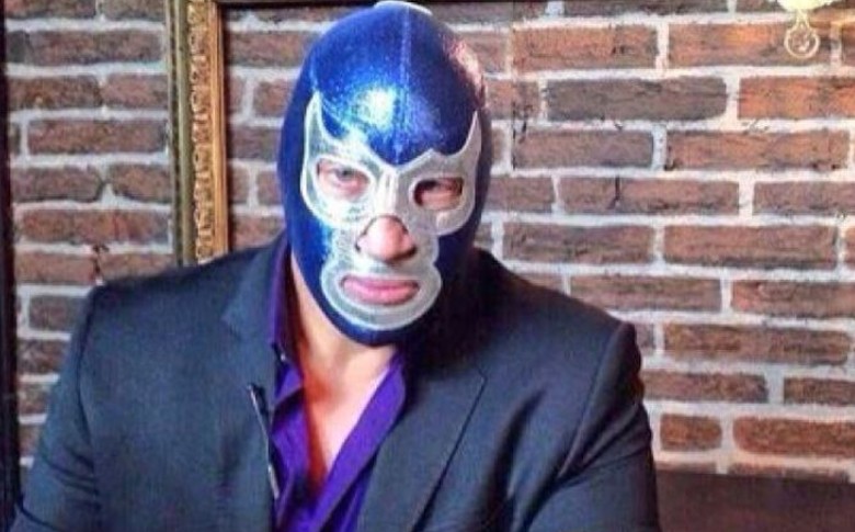 Luchadores se niegan a quitarse la máscara para elecciones