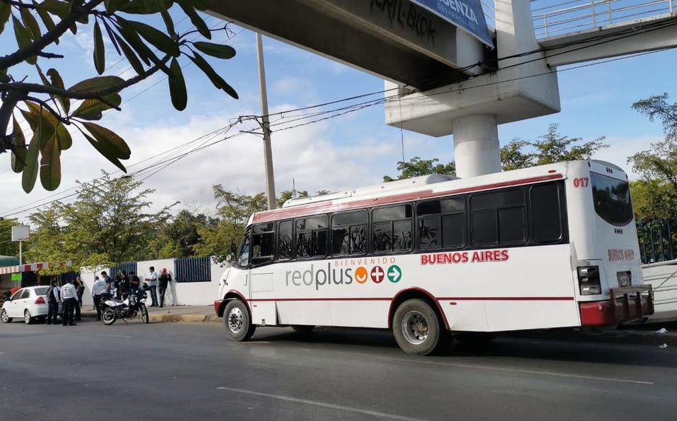 Mujer es agredida con un cuchillo por su pareja al interior de un camión