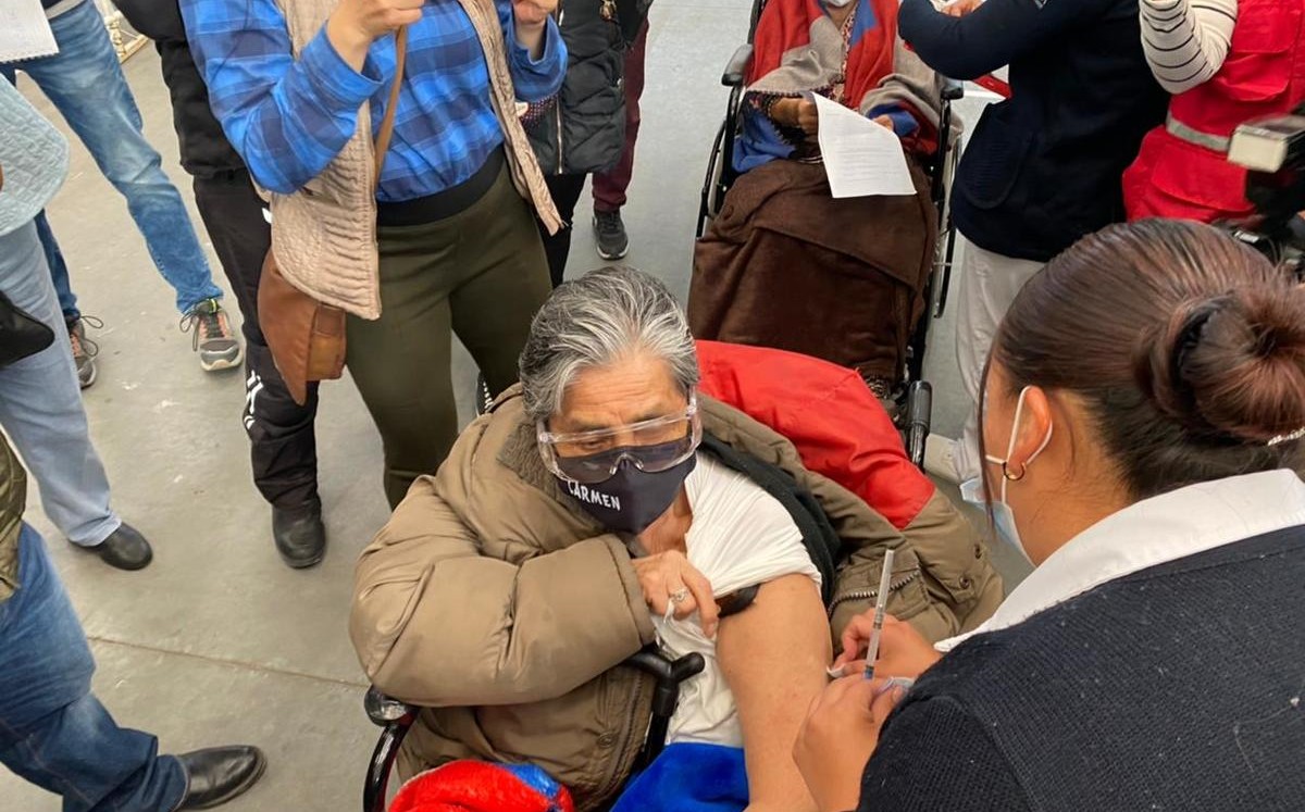 Se reportan empujones en módulo de vacunación contra COVID-19 de Melchor Muzquiz, Ecatepec