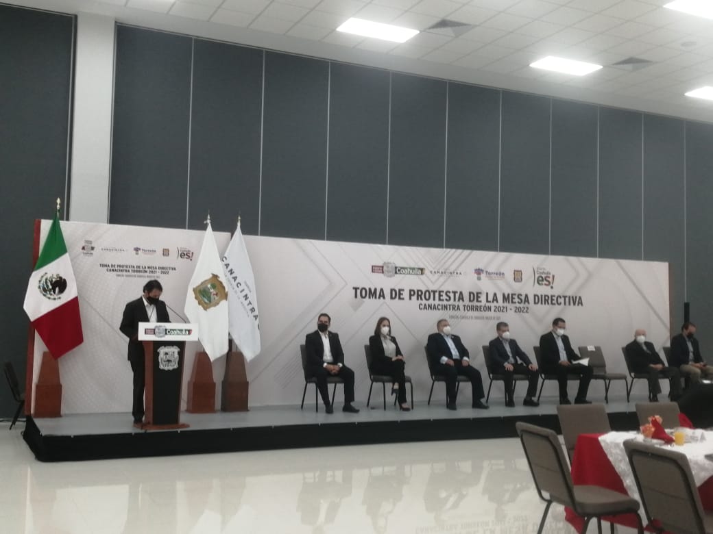 Riquelme encabezó toma de Protesta de la mesa directiva 21-22 de la CANACINTRA