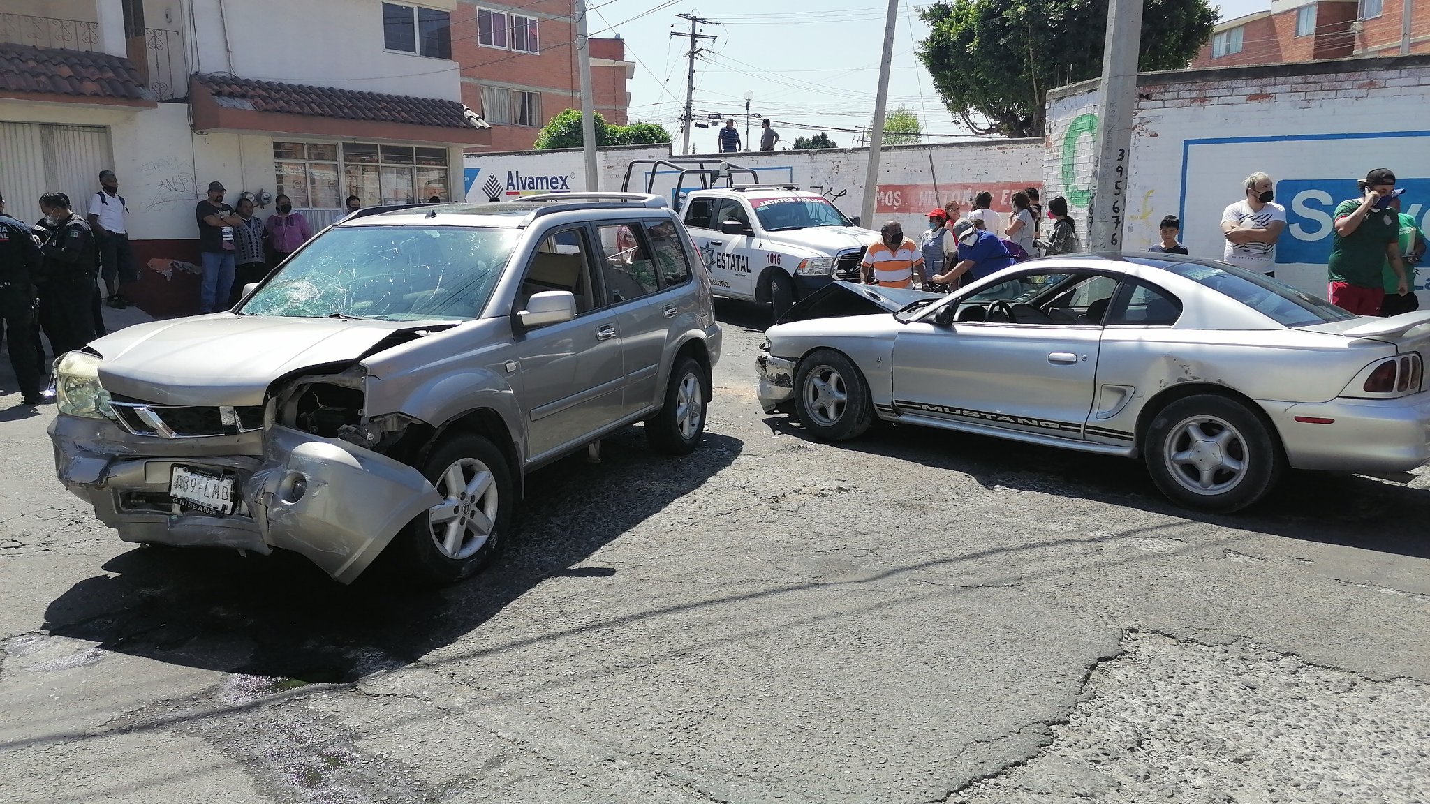 Grave choque en la colonia Coatepec, perseguían a dos hombres