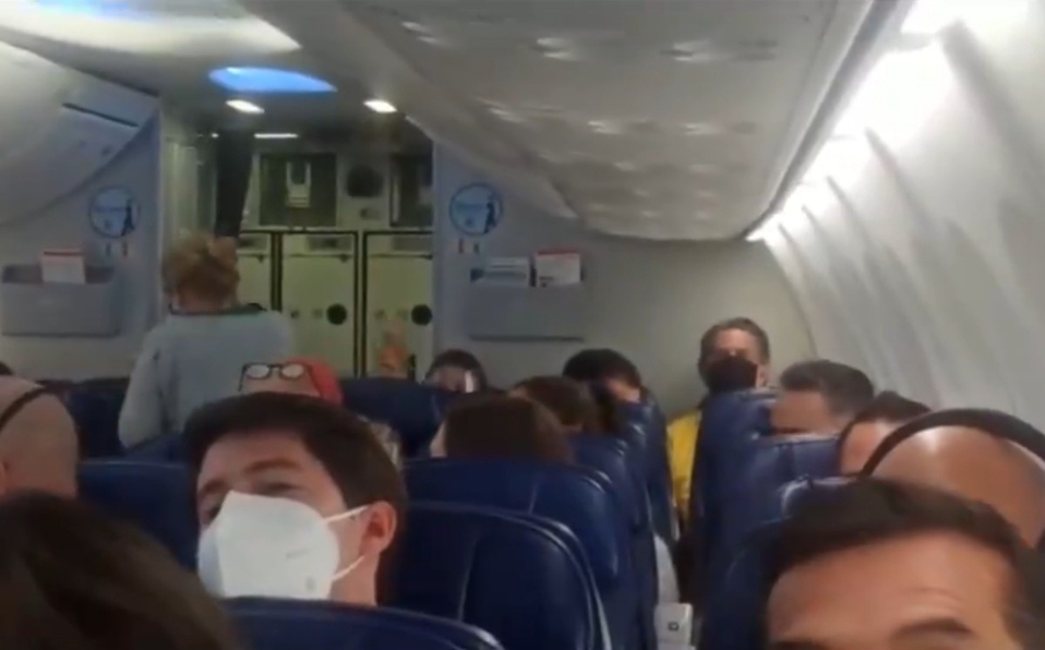 Insultan a AMLO en vuelo de Guadalajara a CdMx