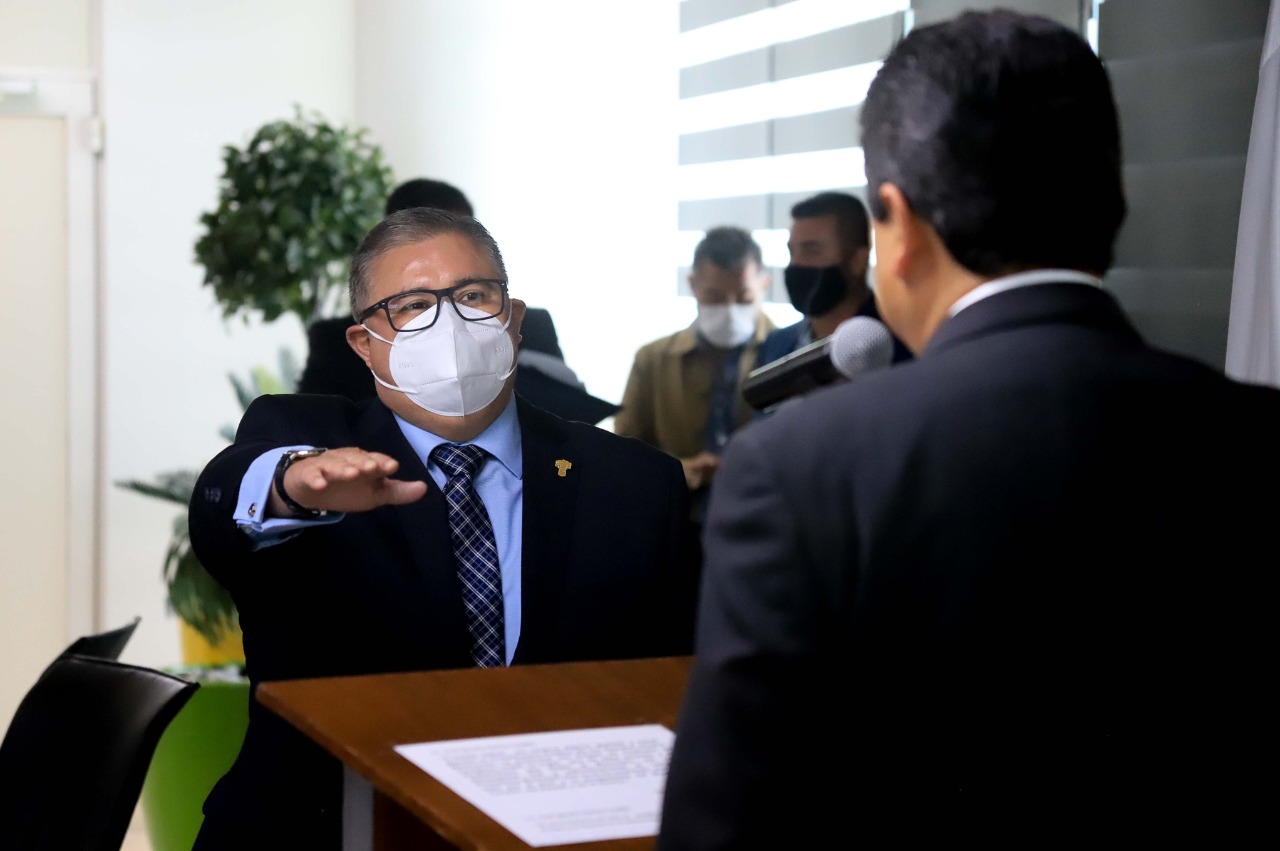 Sergio Lara toma protesta como alcalde interino de Torreón