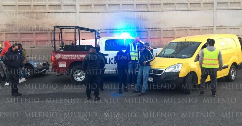 Policía "alcoholizado" protagoniza choque múltiple en Cuautlancingo