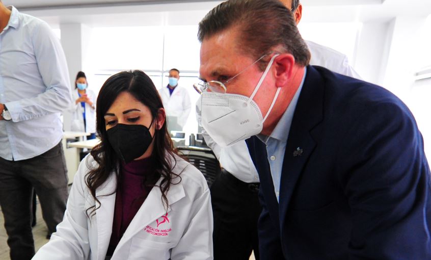 Aispuro sigue de cerca atención a pacientes COVID-19