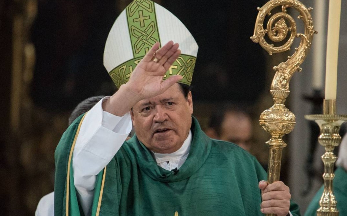 El cardenal Norberto Rivera deja el hospital tras ser internado por COVID-19