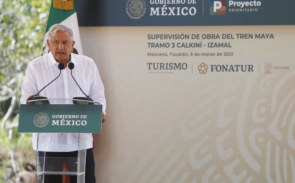 AMLO pide no confiarse ante posible tercera ola de Covid-19