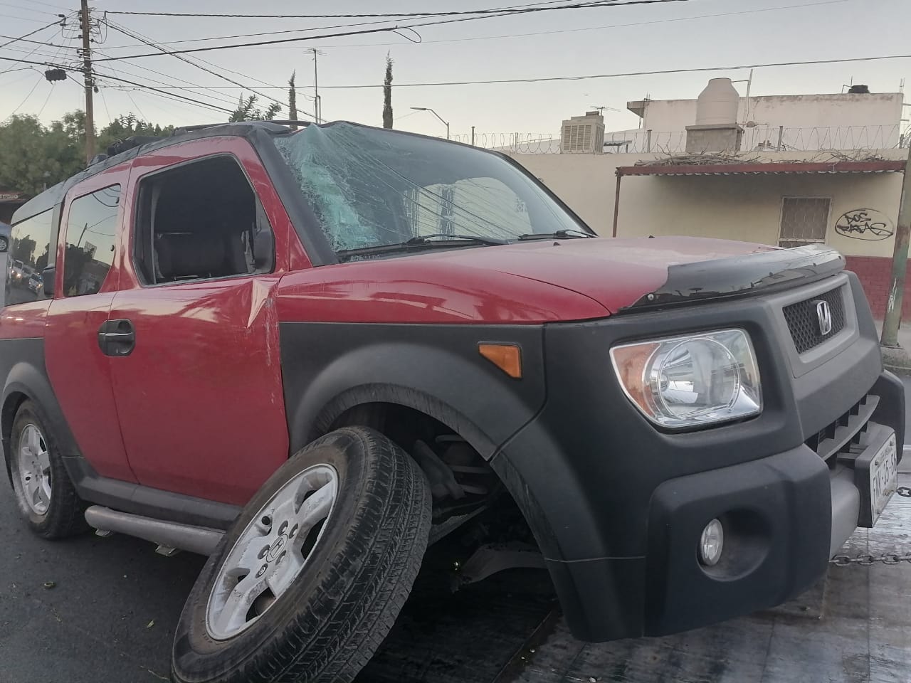 Fuerte accidente provoca la volcadura de una camioneta en Torreón
